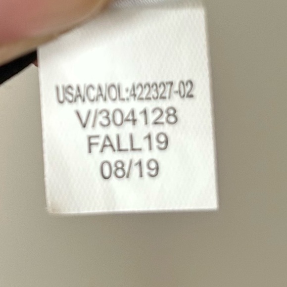 Banana Republic Relaxed Fit V Neck Blouse Sleeveless Silky Material Black XS - Picture 9 of 9